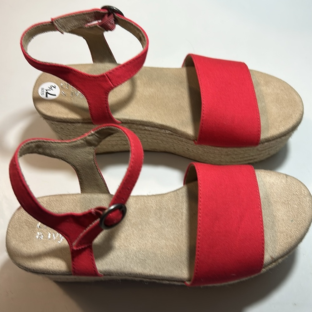 Crown and Ivy red platform sandals - Picture 10 of 11